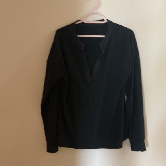 Lounge set. Like new. Pants with drawstring and pockets. Super comfy. - Picture 4 of 5